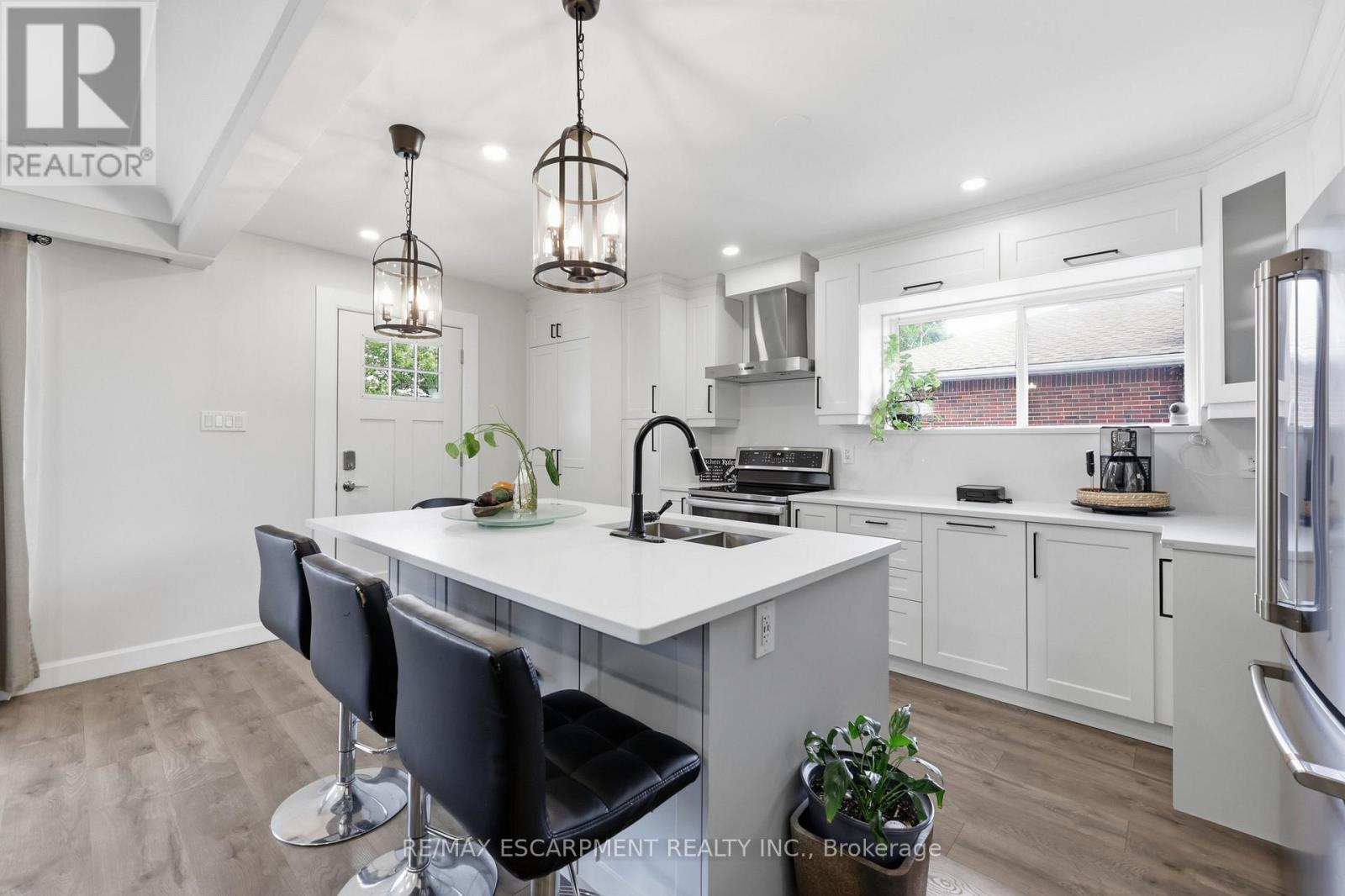 894 Brucedale Avenue E, Hamilton, Ontario  L8B 1S9 - Photo 8 - X13761720