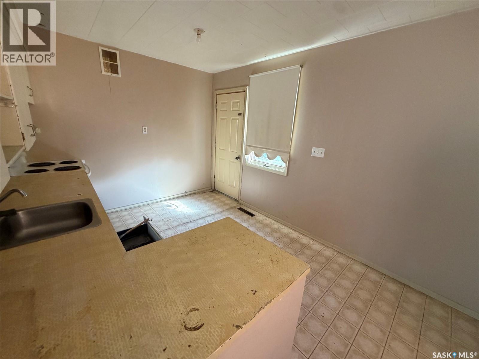 110 Hamjea Street, Hudson Bay, Saskatchewan  S0E 0Y0 - Photo 5 - SK047974