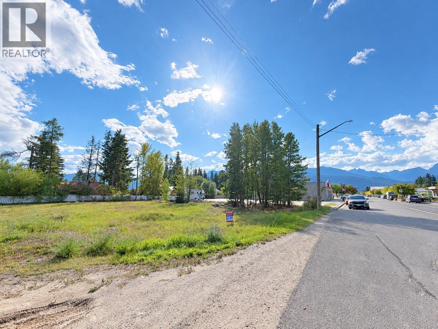 1123 5th Avenue, Valemount, British Columbia  V0E 2Z0 - Photo 2 - C8077399