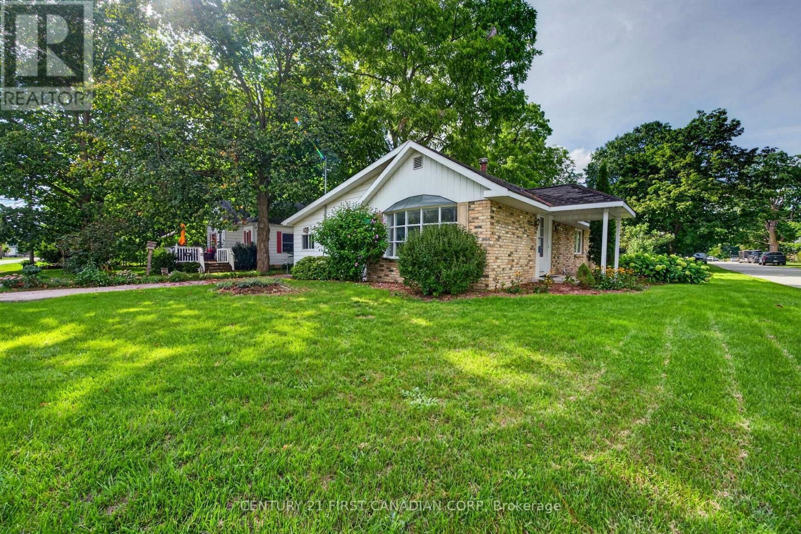 9 Park Crescent, Middlesex Centre, Ontario  N0M 2A0 - Photo 1 - X13762064