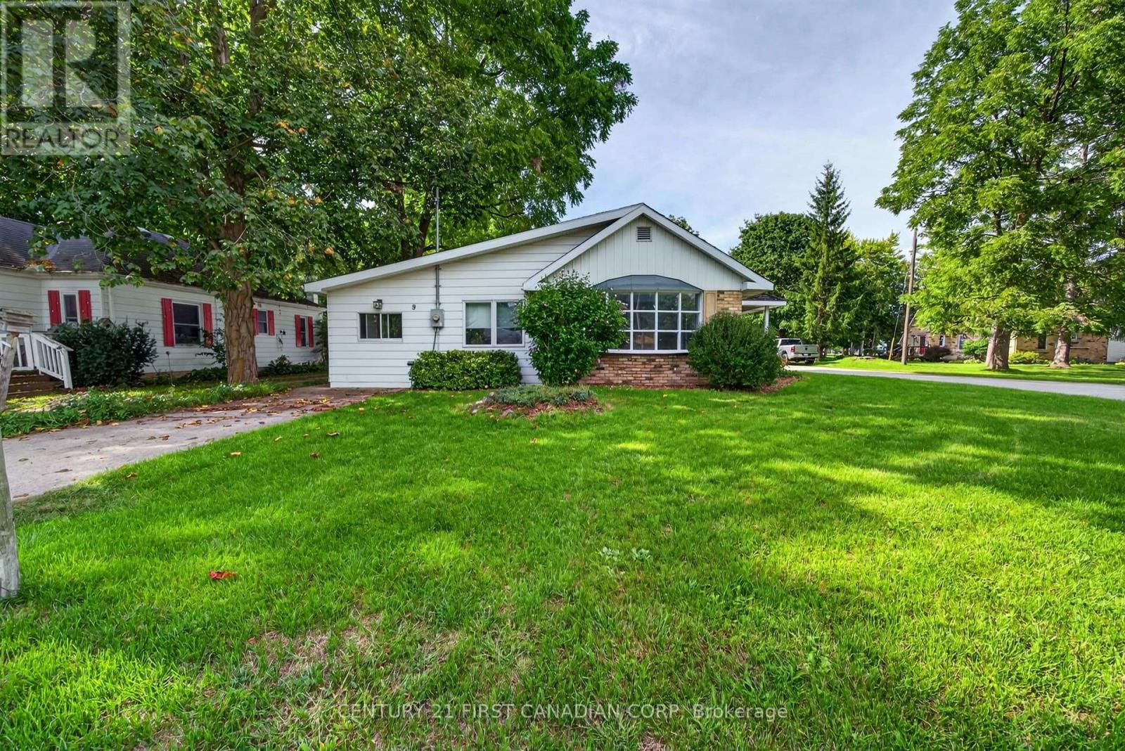 9 Park Crescent, Middlesex Centre, Ontario  N0M 2A0 - Photo 2 - X13762064