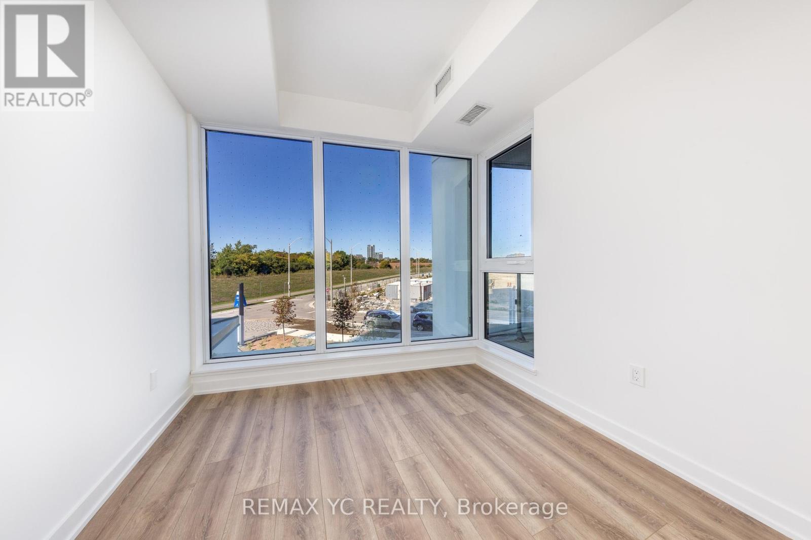213 - 1 Kyle Lowry Road, Toronto, Ontario  M3C 0S6 - Photo 6 - C13762060