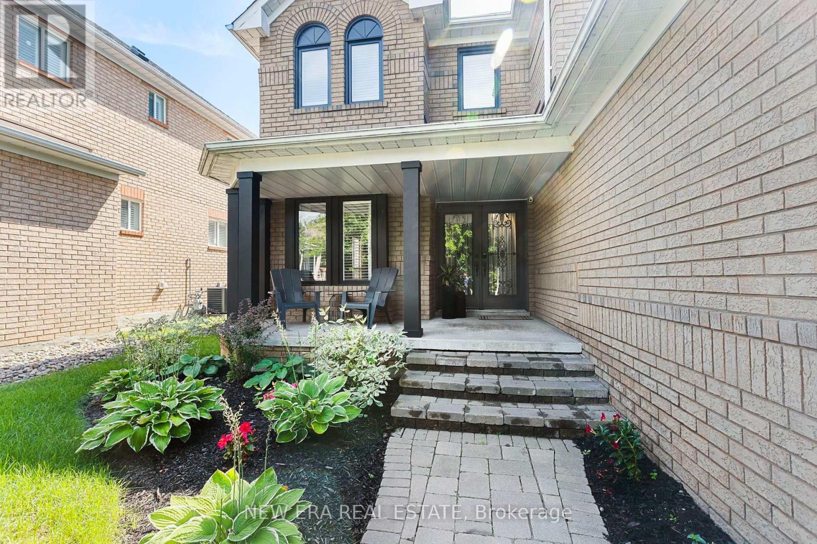 3 GILCHRIST COURT, Whitby, Ontario
