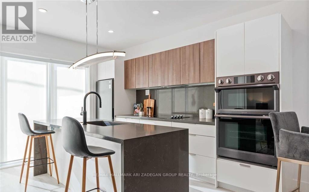 2 - 16 MINTO STREET, Toronto, Ontario