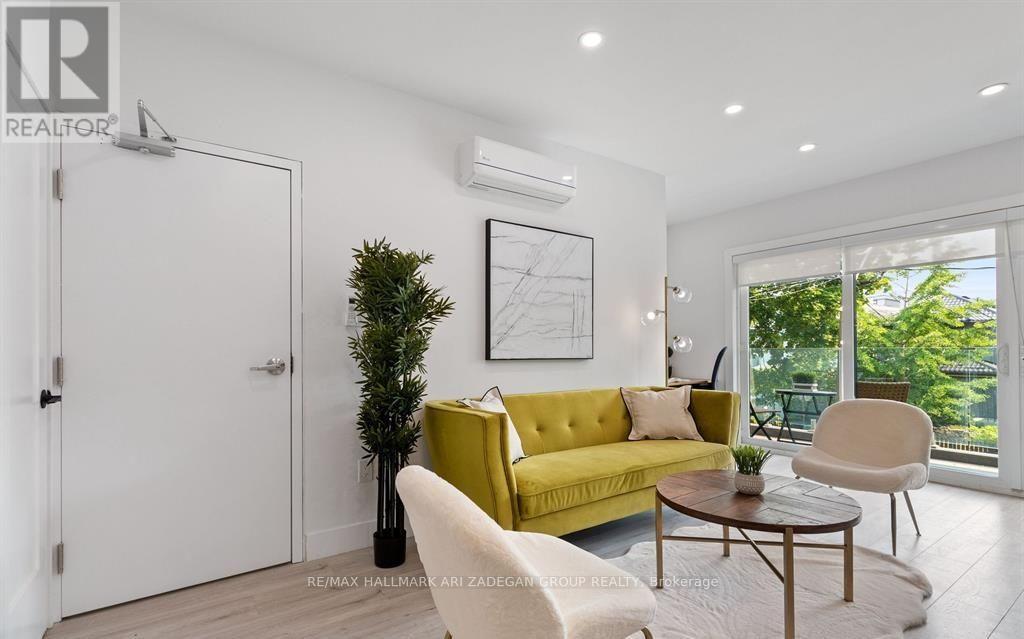 2 - 16 Minto Street, Toronto, Ontario  M4L 1B6 - Photo 3 - E13761990