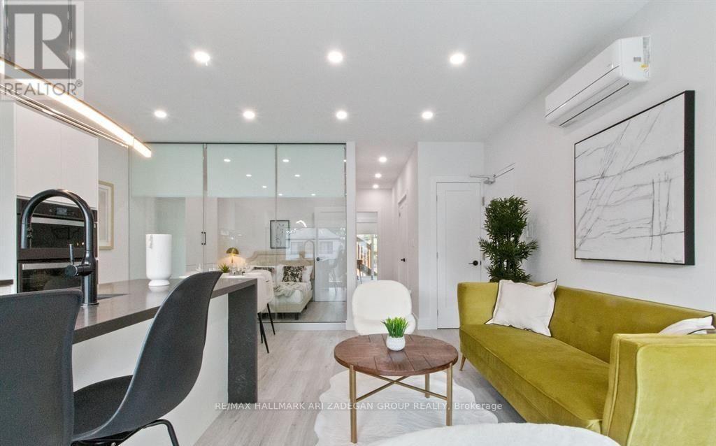 2 - 16 Minto Street, Toronto, Ontario  M4L 1B6 - Photo 6 - E13761990