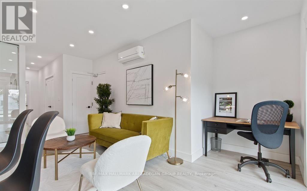 2 - 16 Minto Street, Toronto, Ontario  M4L 1B6 - Photo 7 - E13761990