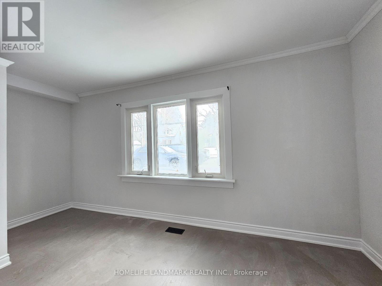 Side Unit (Facing North) - 18852 Leslie Street, East Gwillimbury, Ontario  L0G 1V0 - Photo 7 - N13761920