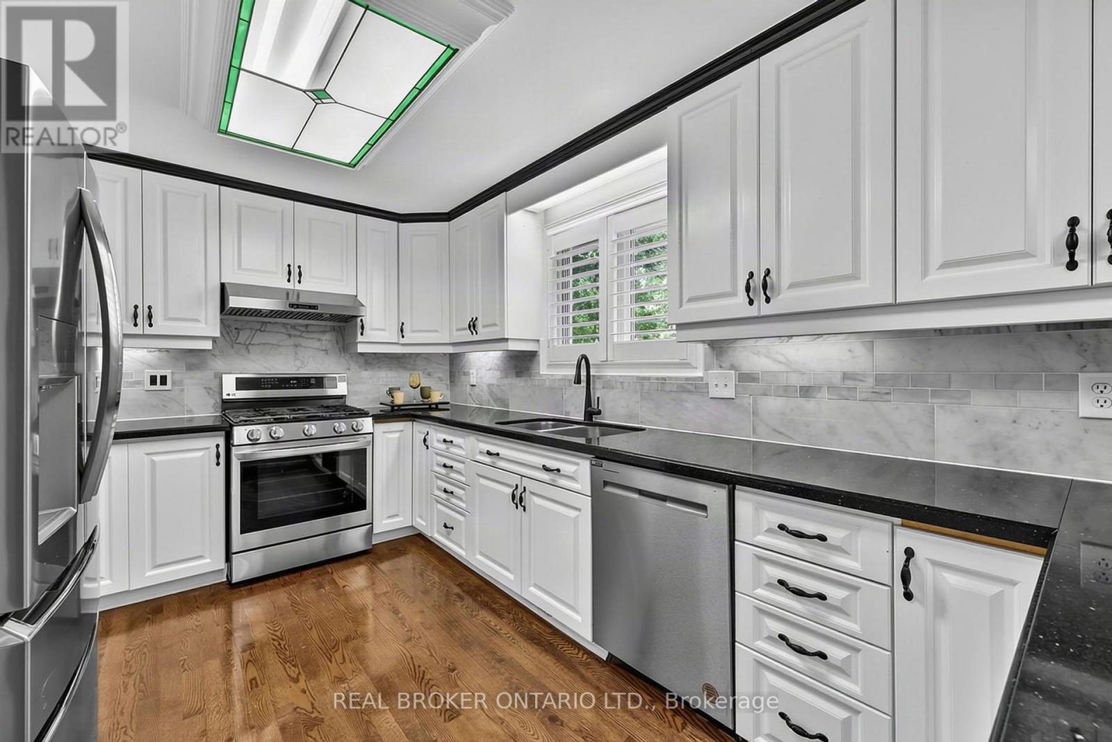 222 Park Avenue, East Gwillimbury, Ontario  L9N 1J7 - Photo 12 - N13762144