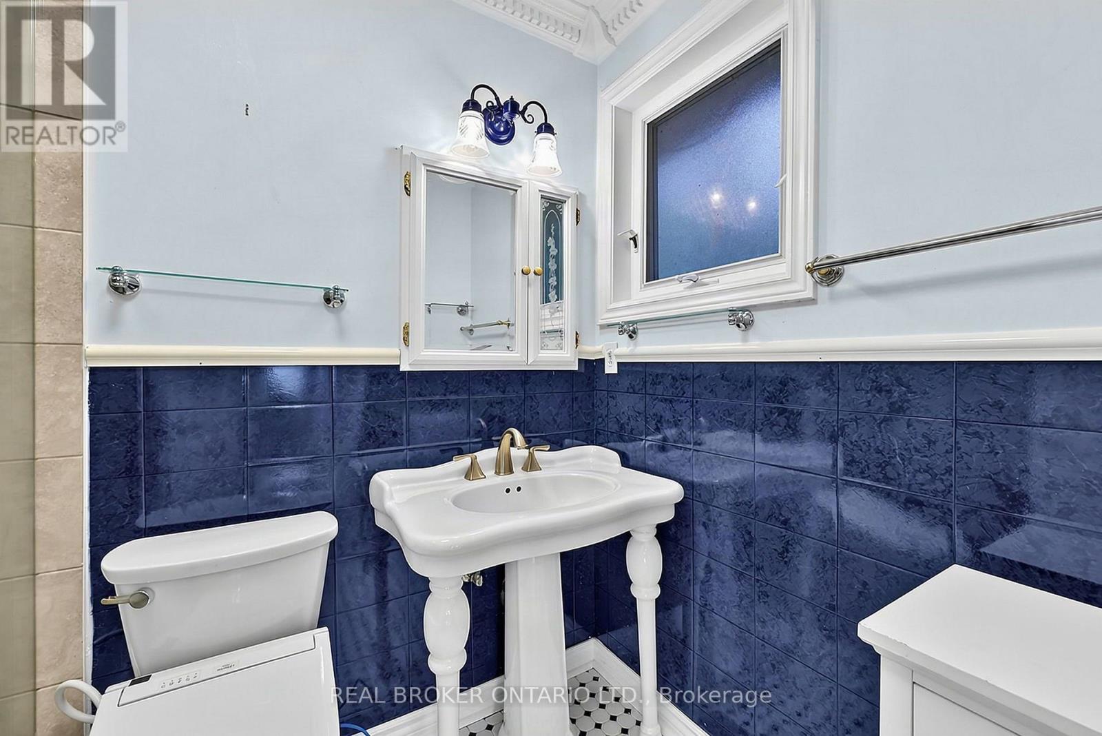 222 Park Avenue, East Gwillimbury, Ontario  L9N 1J7 - Photo 18 - N13762144