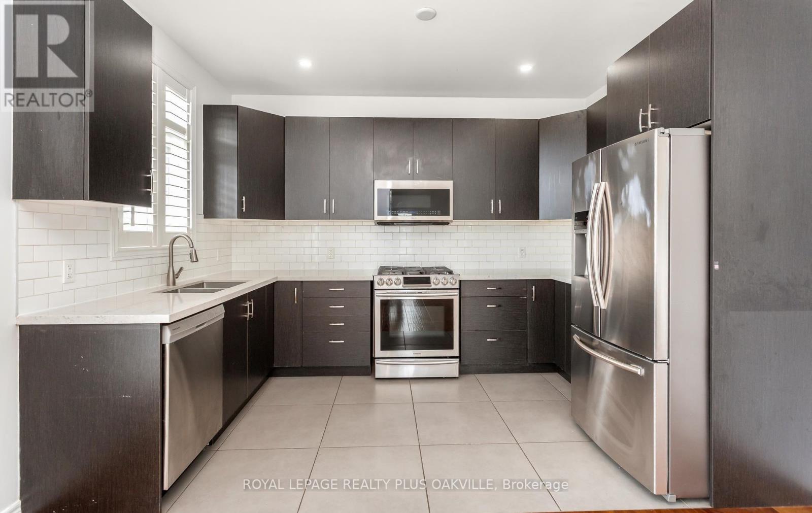 2386 Natasha Circle, Oakville, Ontario  L6M 1P2 - Photo 12 - W13761894