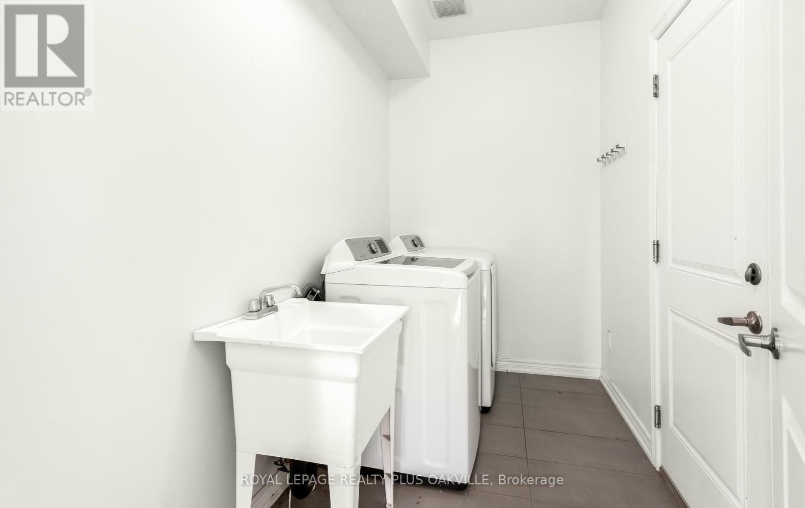 2386 Natasha Circle, Oakville, Ontario  L6M 1P2 - Photo 16 - W13761894