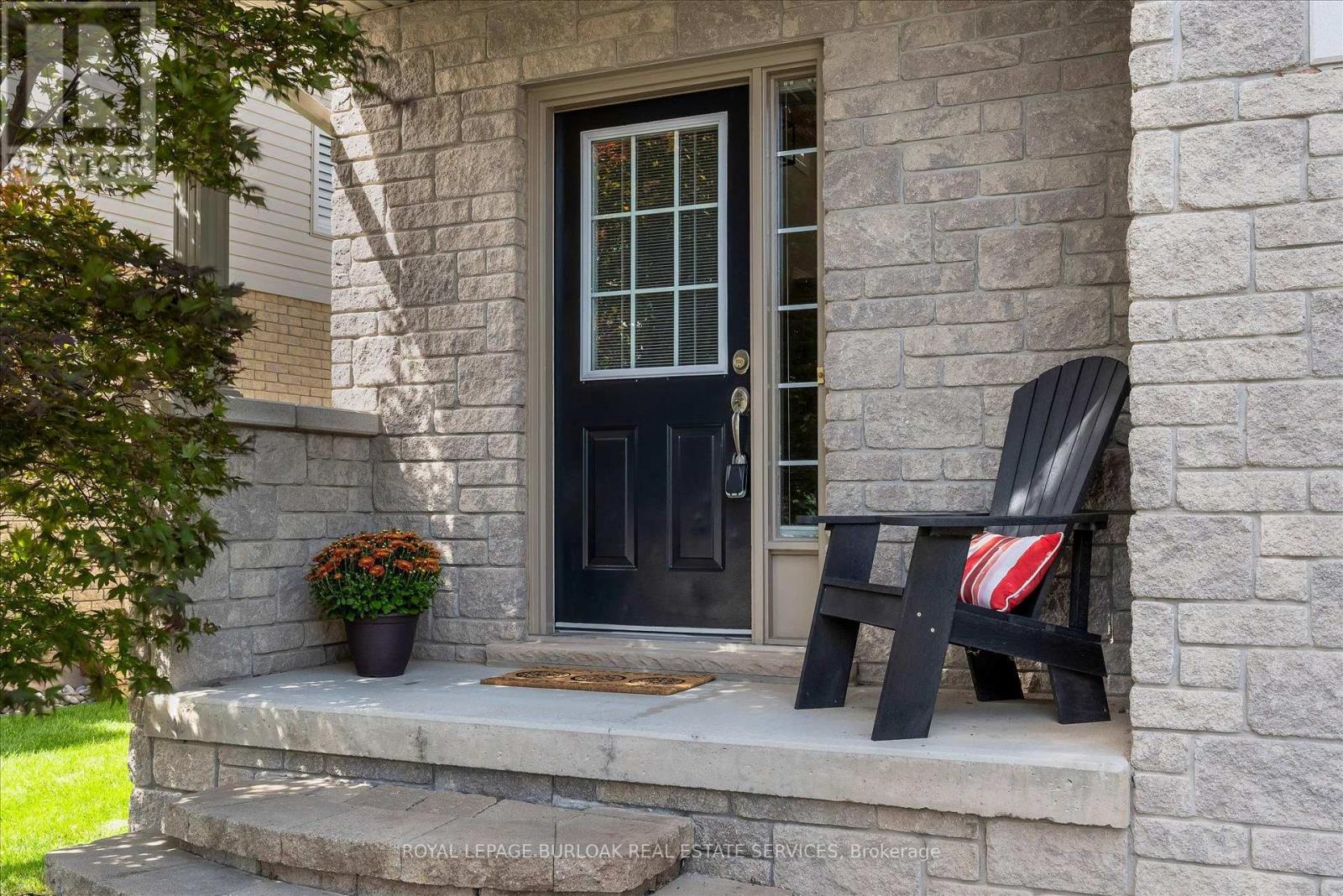 5287 Scotia Street N, Burlington, Ontario  L7L 7B5 - Photo 3 - W13761928