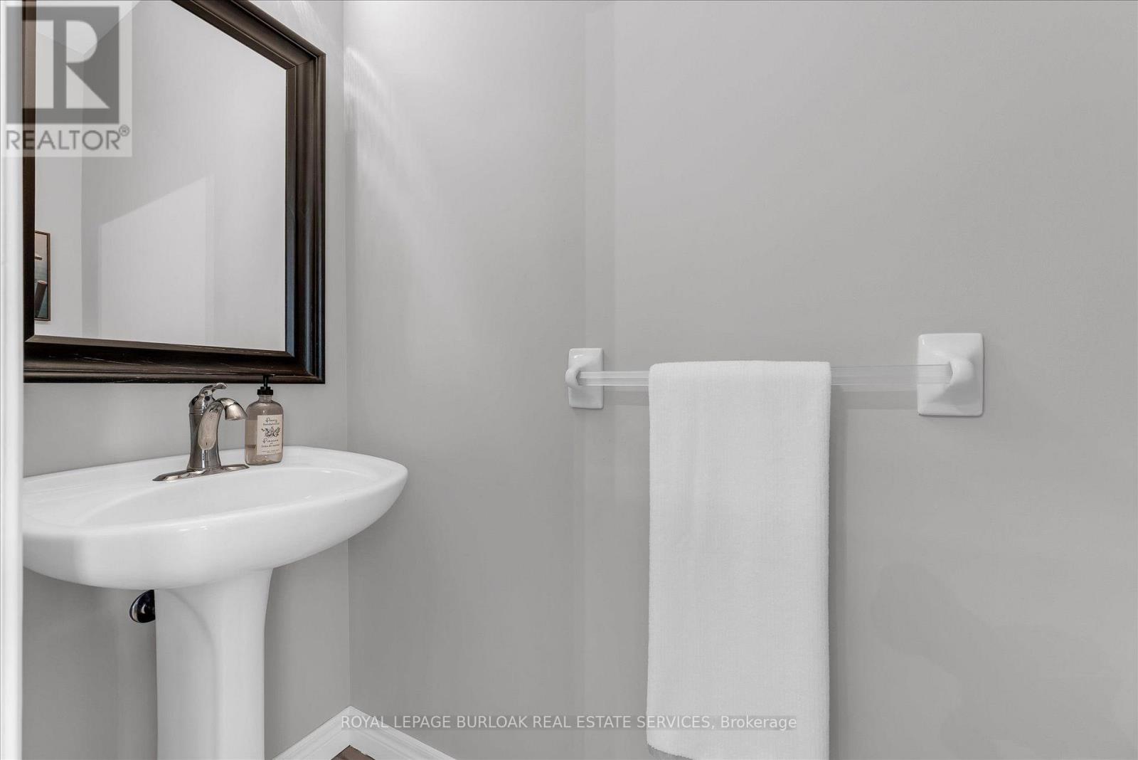 5287 Scotia Street N, Burlington, Ontario  L7L 7B5 - Photo 6 - W13761928