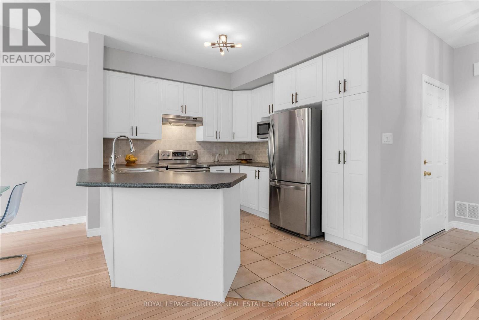 5287 Scotia Street N, Burlington, Ontario  L7L 7B5 - Photo 8 - W13761928