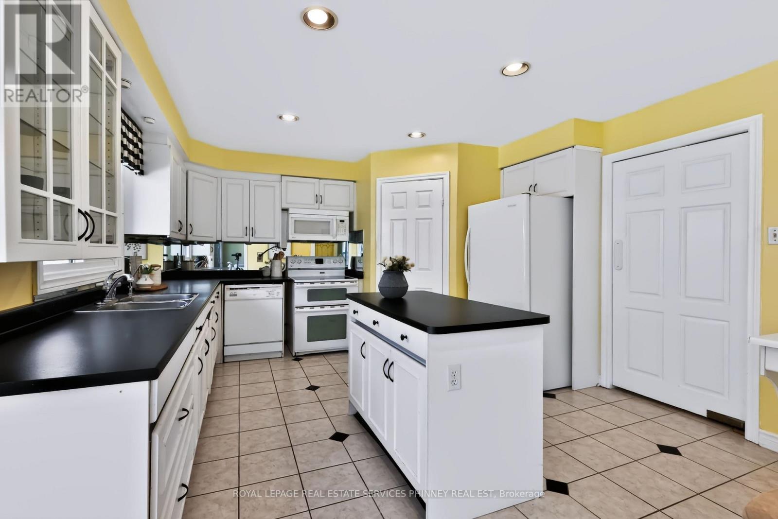 6036 St. Ives Way, Mississauga, Ontario  L5N 4M1 - Photo 10 - W13762026