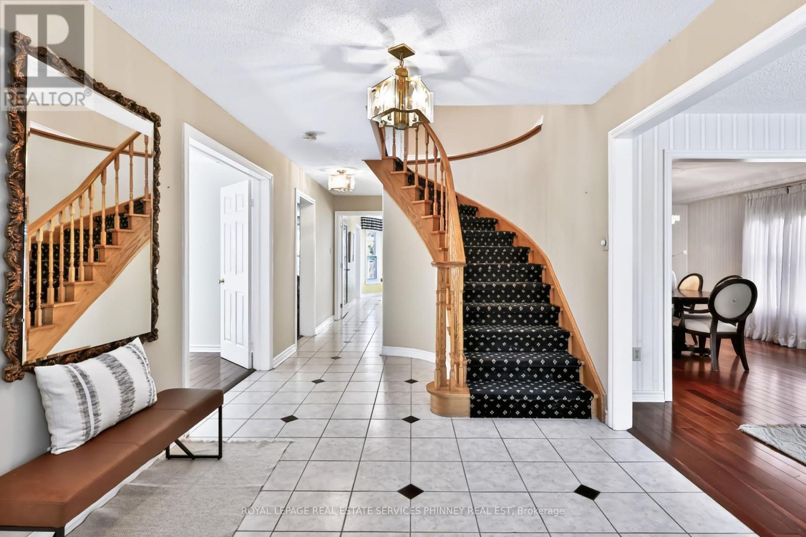 6036 St. Ives Way, Mississauga, Ontario  L5N 4M1 - Photo 3 - W13762026
