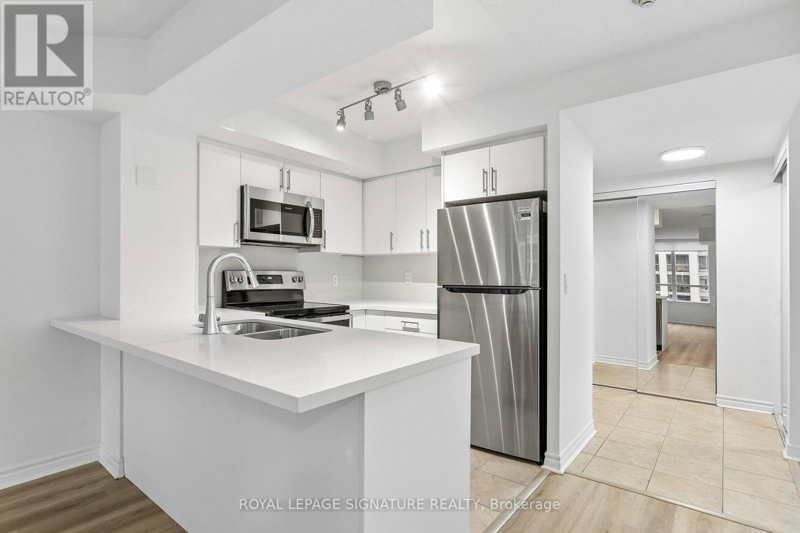 2407 - 4080 Living Arts Drive, Mississauga, Ontario  L5B 4N3 - Photo 2 - W13762040