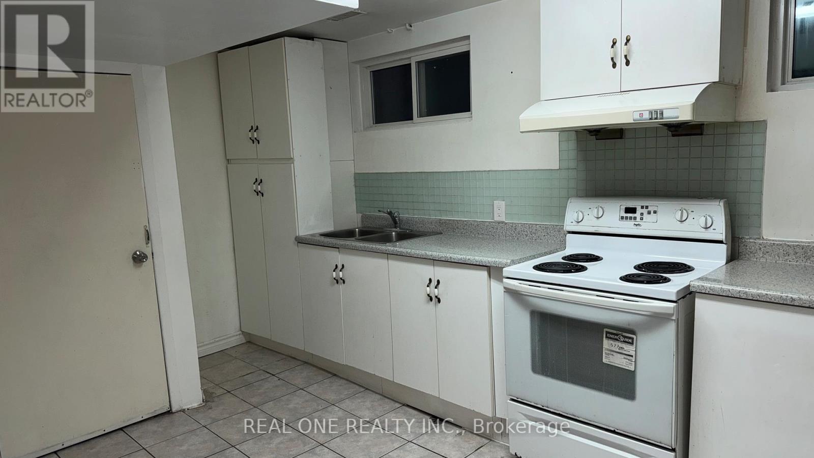 Lower Level - 3622 Molly Avenue, Mississauga, Ontario  L5A 3M5 - Photo 2 - W13762070
