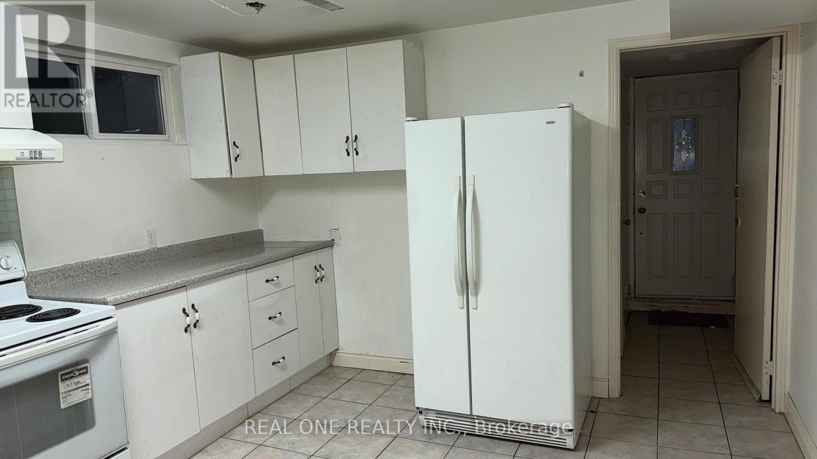 Lower Level - 3622 Molly Avenue, Mississauga, Ontario  L5A 3M5 - Photo 4 - W13762070