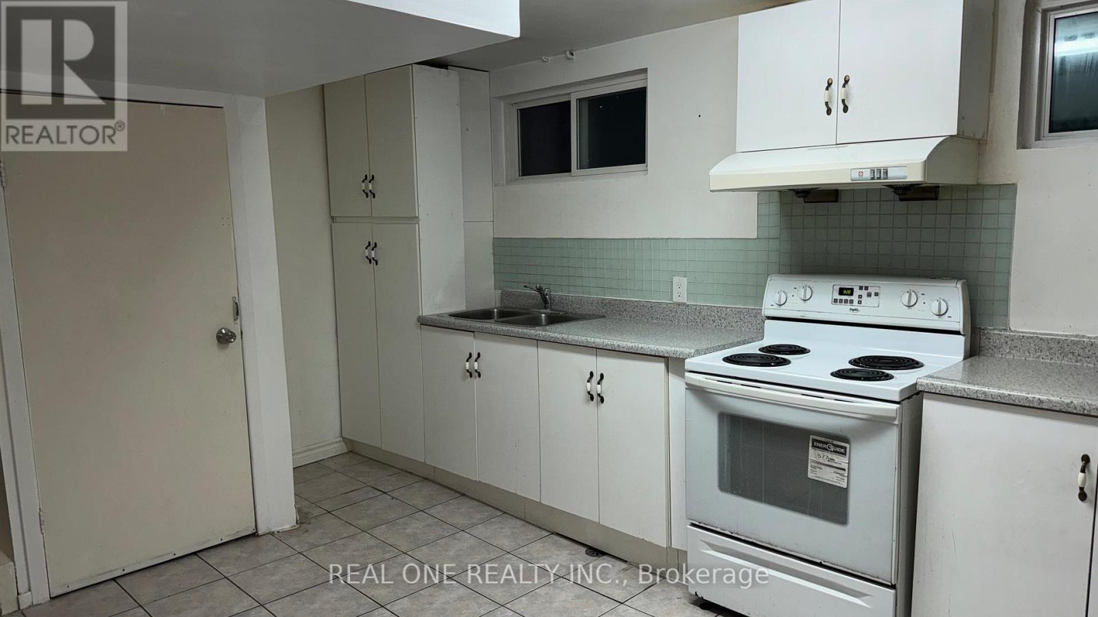 Lower Level - 3622 Molly Avenue, Mississauga, Ontario  L5A 3M5 - Photo 6 - W13762070