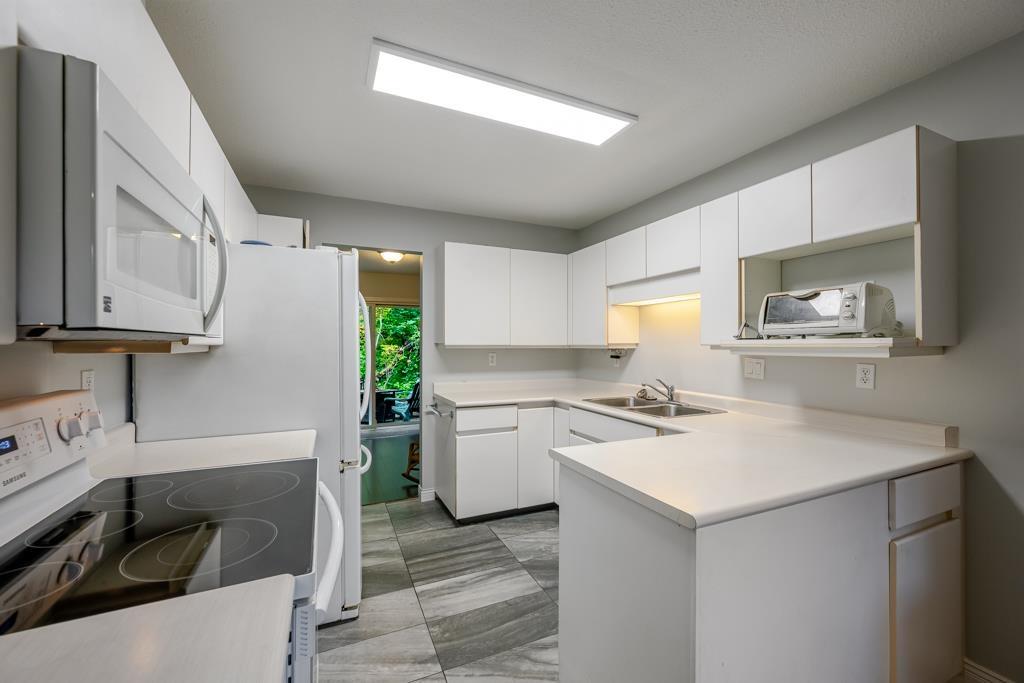 112 10250 155a Street, Surrey, British Columbia  V3R 4K5 - Photo 2 - R3161865