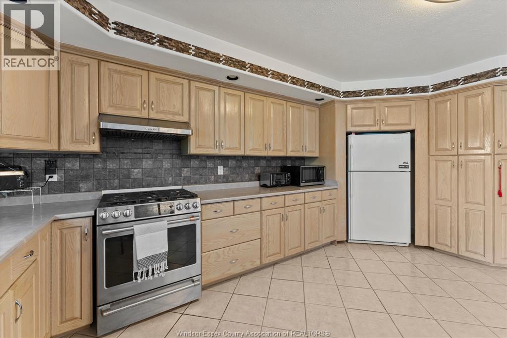2705 Lombardy Crescent, Lasalle, Ontario  N9H 2L7 - Photo 14 - 26022087