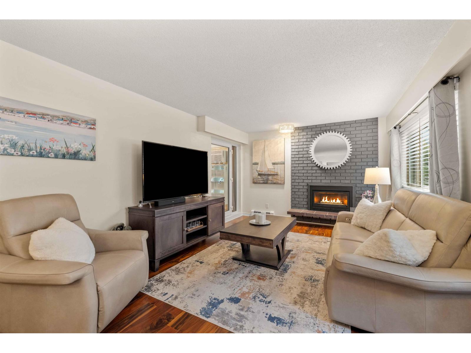 107 1368 Foster Street, White Rock, British Columbia  V4B 3X4 - Photo 1 - R3163047