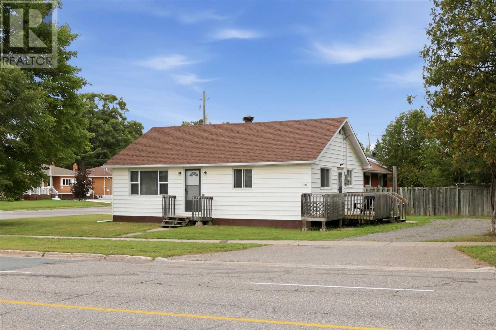 1572 Wellington St E, Sault Ste. Marie, Ontario  P6A 2R7 - Photo 2 - SM262475