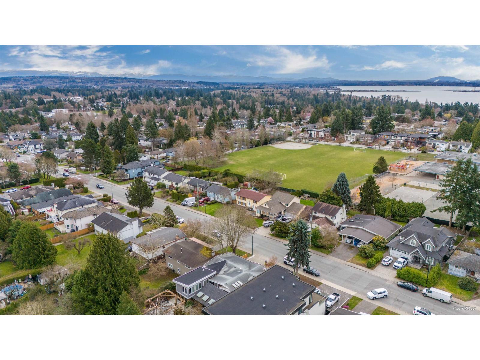 15894 Thrift Avenue, White Rock, British Columbia  V4B 2M8 - Photo 5 - R3163344