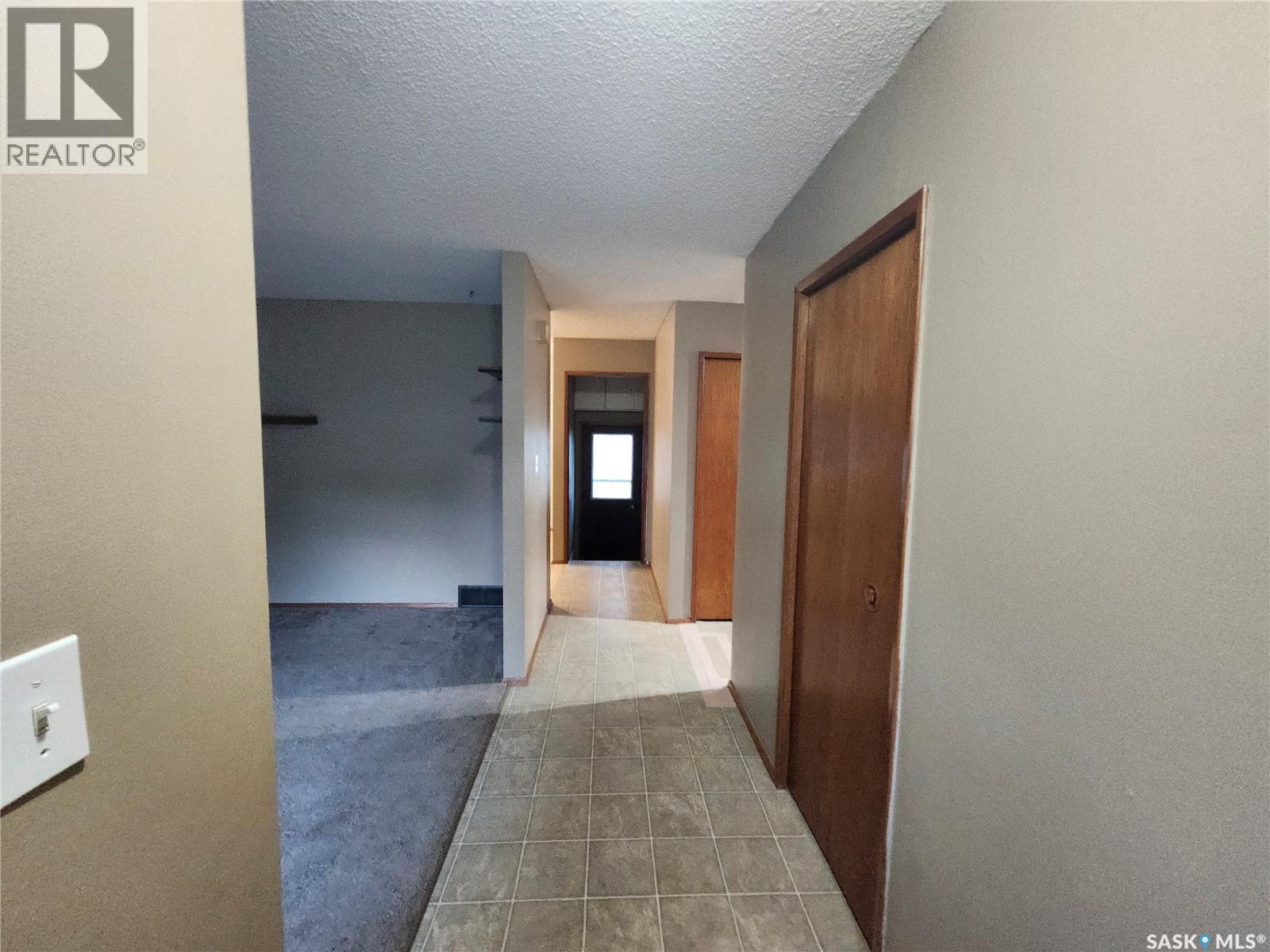 306 3rd Avenue W, Leader, Saskatchewan  S0N 1H0 - Photo 12 - SK047747