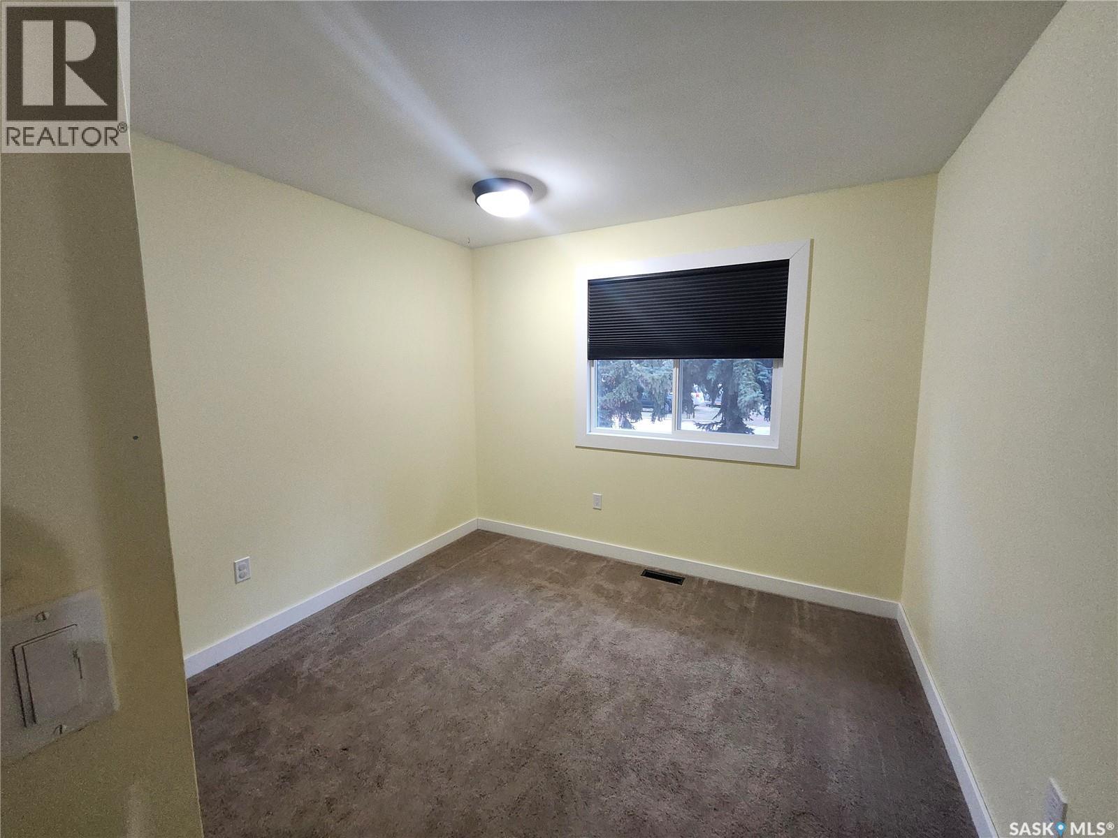 306 3rd Avenue W, Leader, Saskatchewan  S0N 1H0 - Photo 14 - SK047747