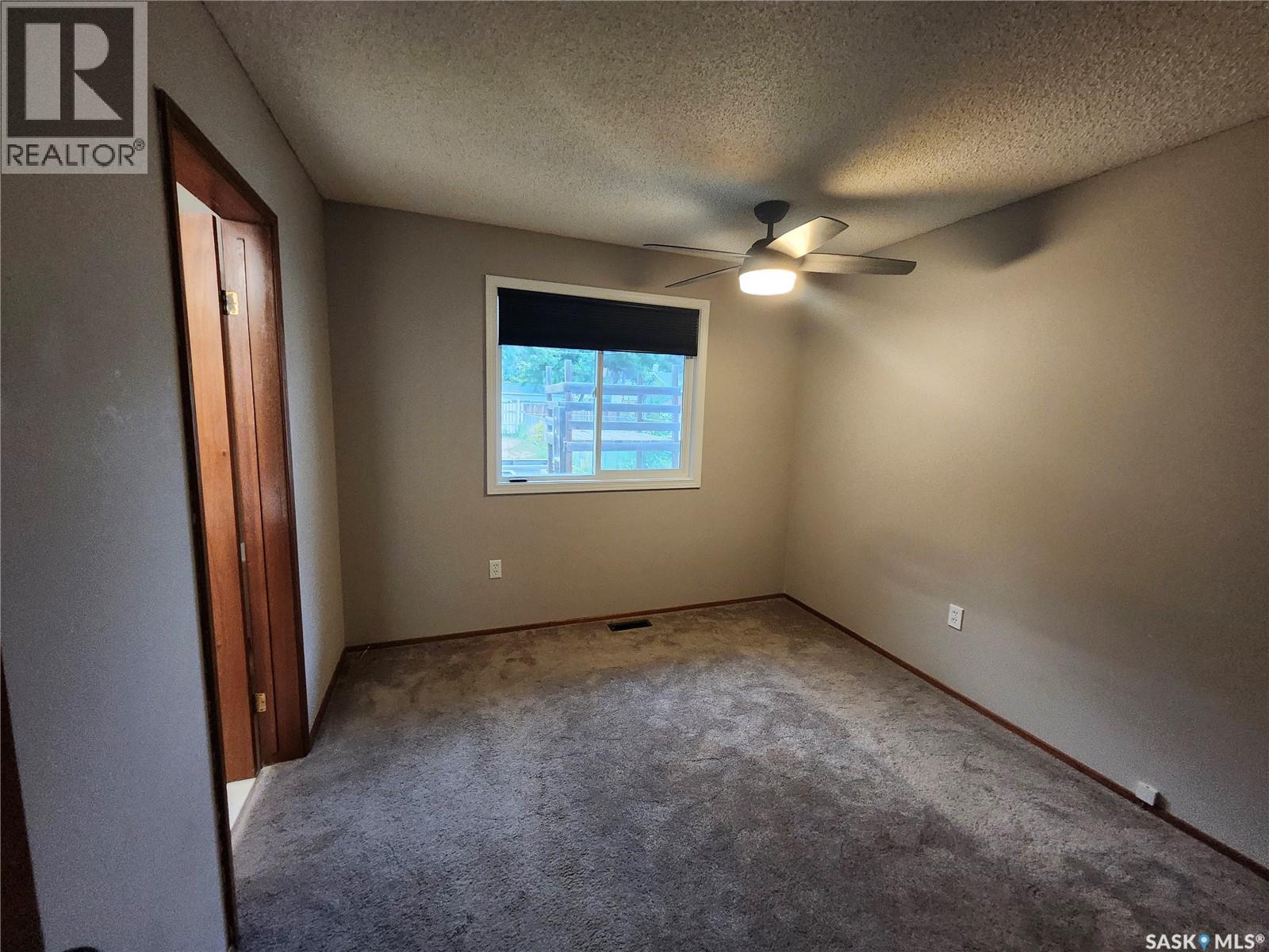 306 3rd Avenue W, Leader, Saskatchewan  S0N 1H0 - Photo 16 - SK047747