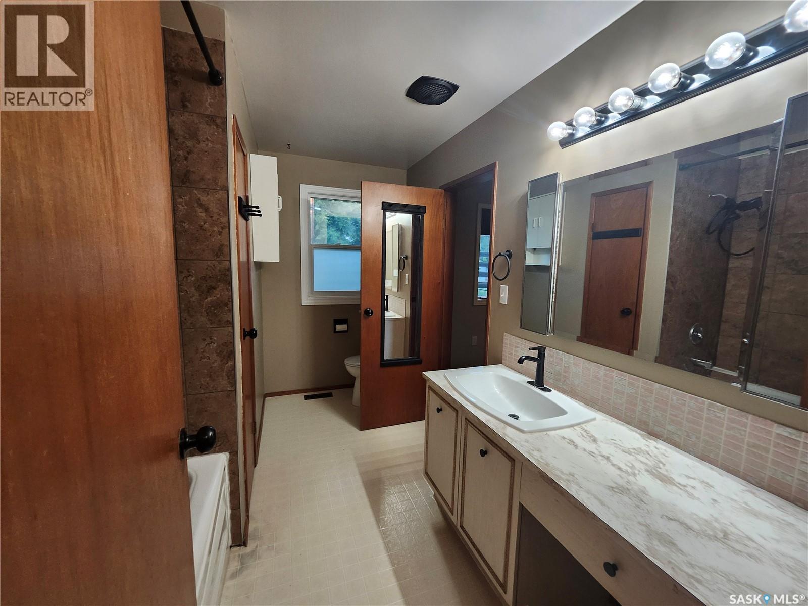 306 3rd Avenue W, Leader, Saskatchewan  S0N 1H0 - Photo 18 - SK047747