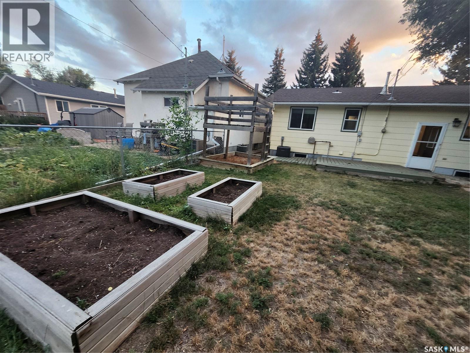 306 3rd Avenue W, Leader, Saskatchewan  S0N 1H0 - Photo 4 - SK047747