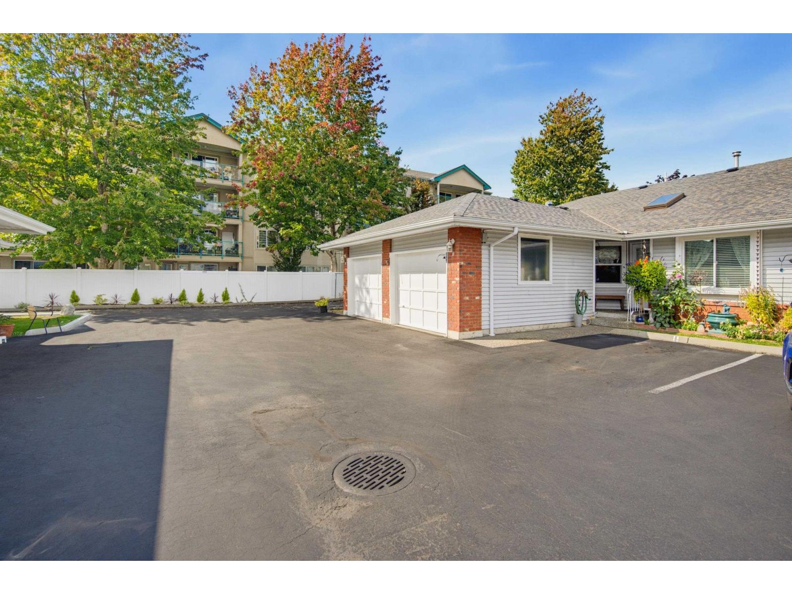 11 5365 205 Street, Langley, British Columbia  V3A 7V7 - Photo 3 - R3163112