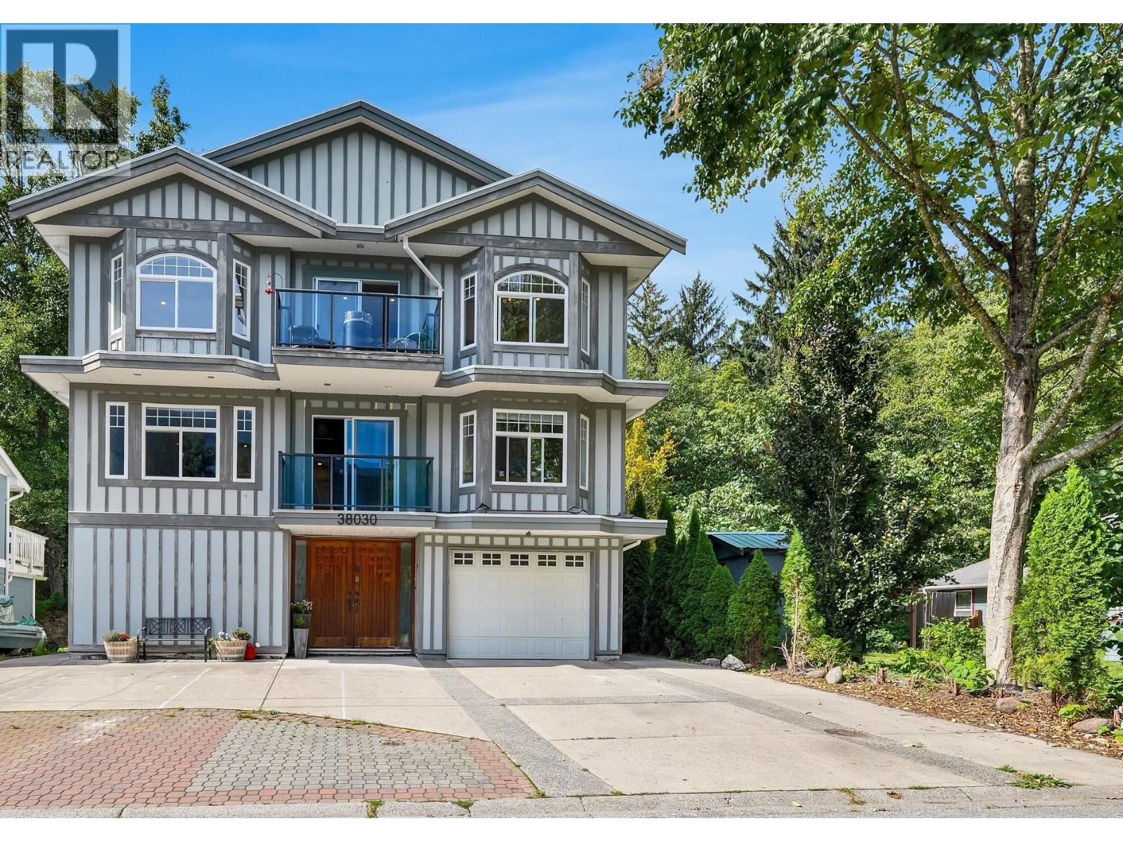 38030 Seventh Avenue, Squamish, British Columbia  V8B 0J7 - Photo 3 - R3163255