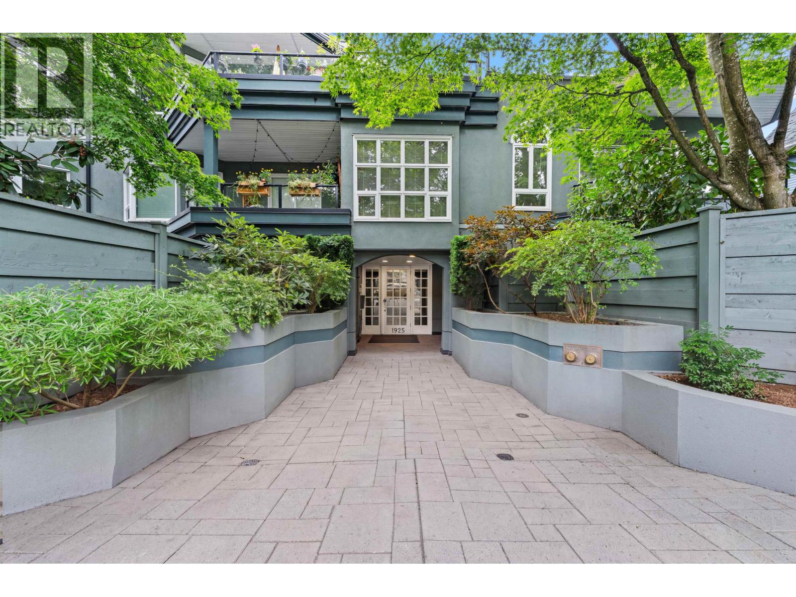 304 1925 W 2nd Avenue, Vancouver, British Columbia  V6J 1J2 - Photo 2 - R3163253