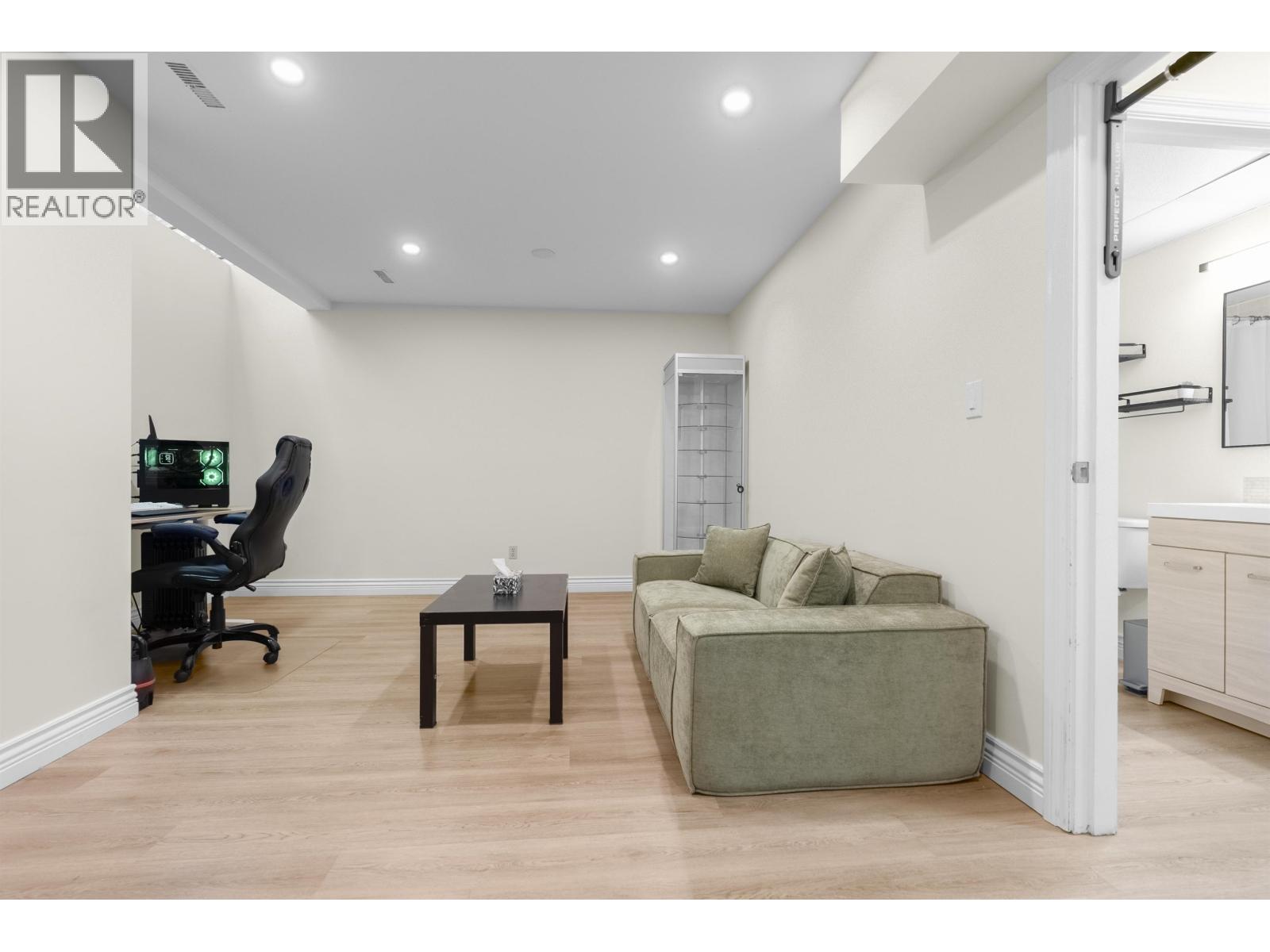 8167 Forest Grove Drive, Burnaby, British Columbia  V5A 4H5 - Photo 14 - R3163273