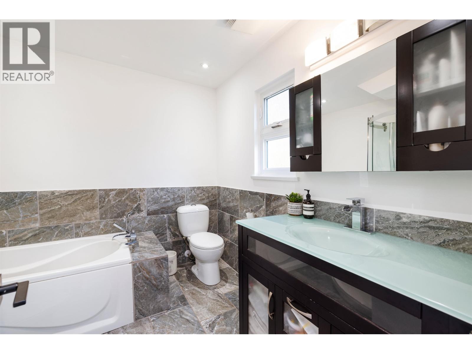 416 St. Georges Avenue, North Vancouver, British Columbia  V7L 3H1 - Photo 25 - R3163296