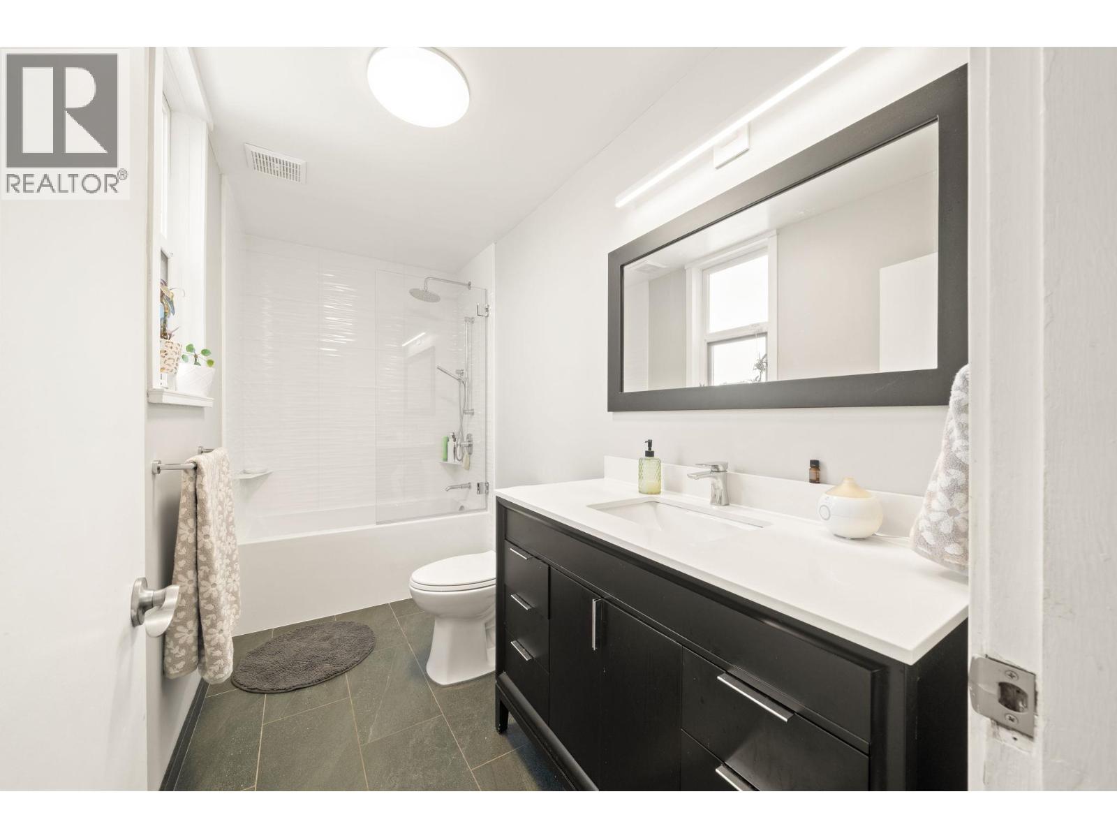 5743 St. Margarets Street, Vancouver, British Columbia  V5R 3H6 - Photo 12 - R3163232