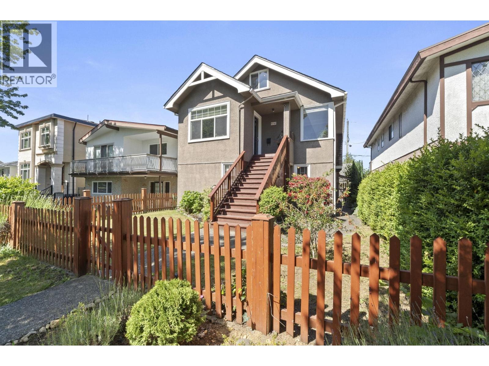5743 St. Margarets Street, Vancouver, British Columbia  V5R 3H6 - Photo 2 - R3163232