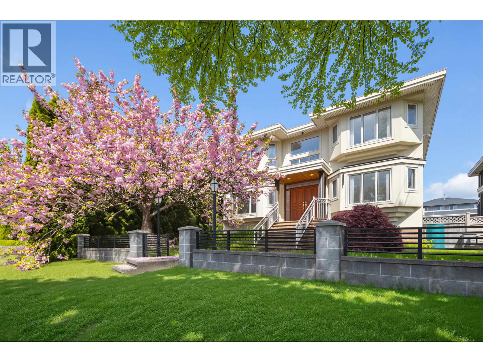 4993 VENABLES STREET, burnaby, British Columbia