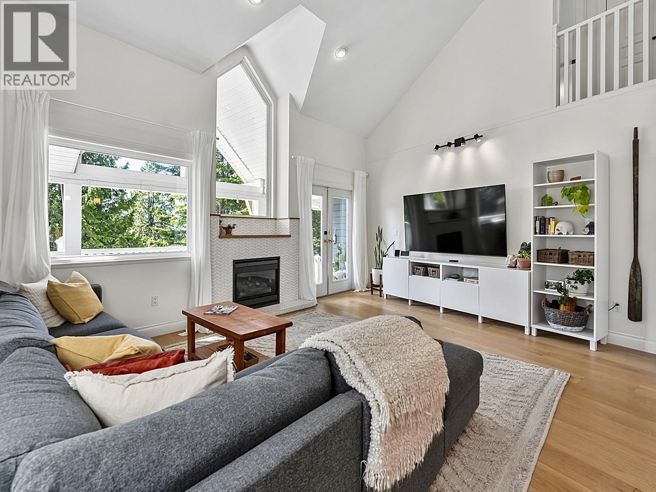 1074 Kilmer Road, North Vancouver, British Columbia  V7K 1R1 - Photo 11 - R3163332