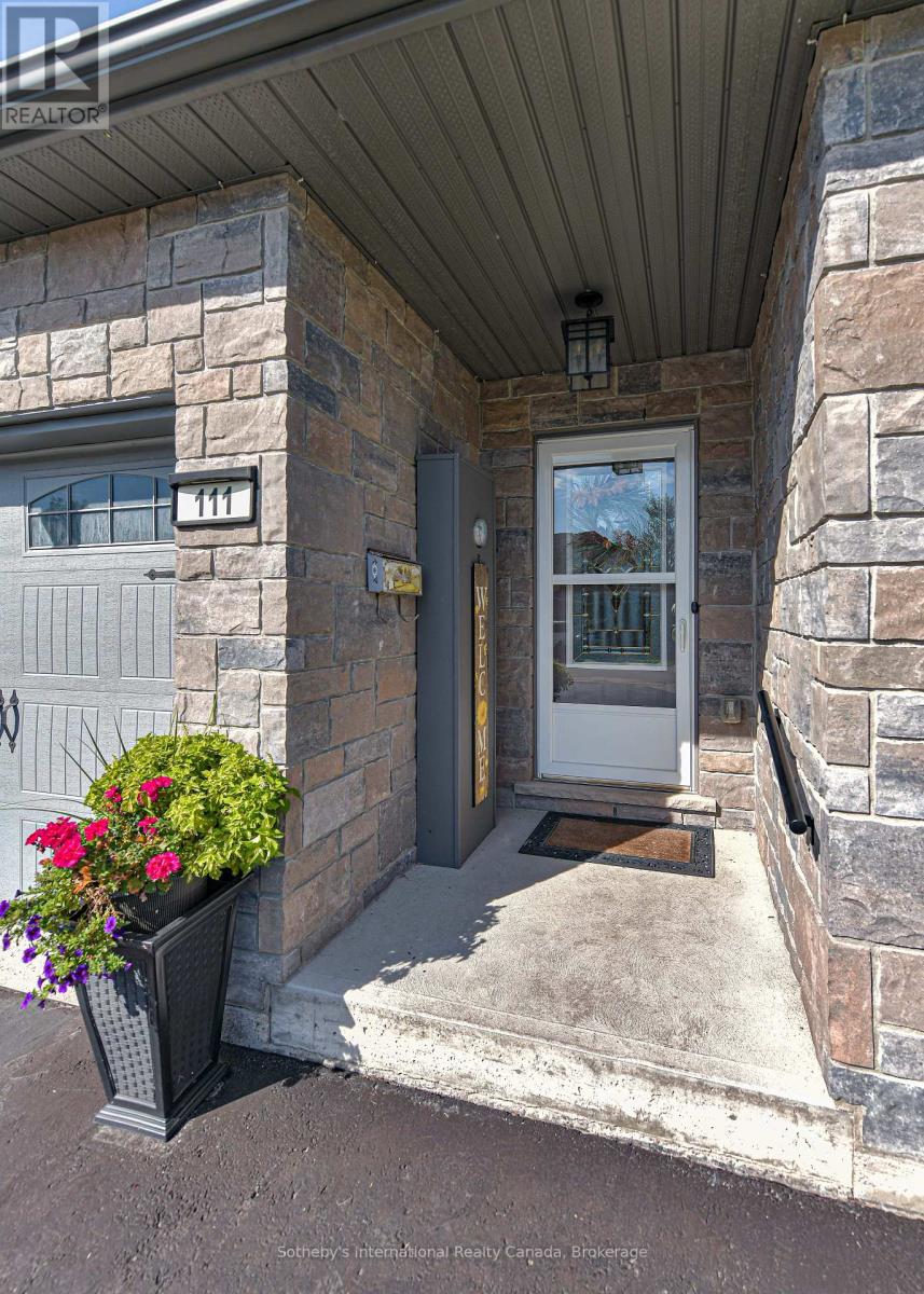 111 Lucy Lane, Orillia, Ontario L3V 7A8 - Photo 2 - S13762200