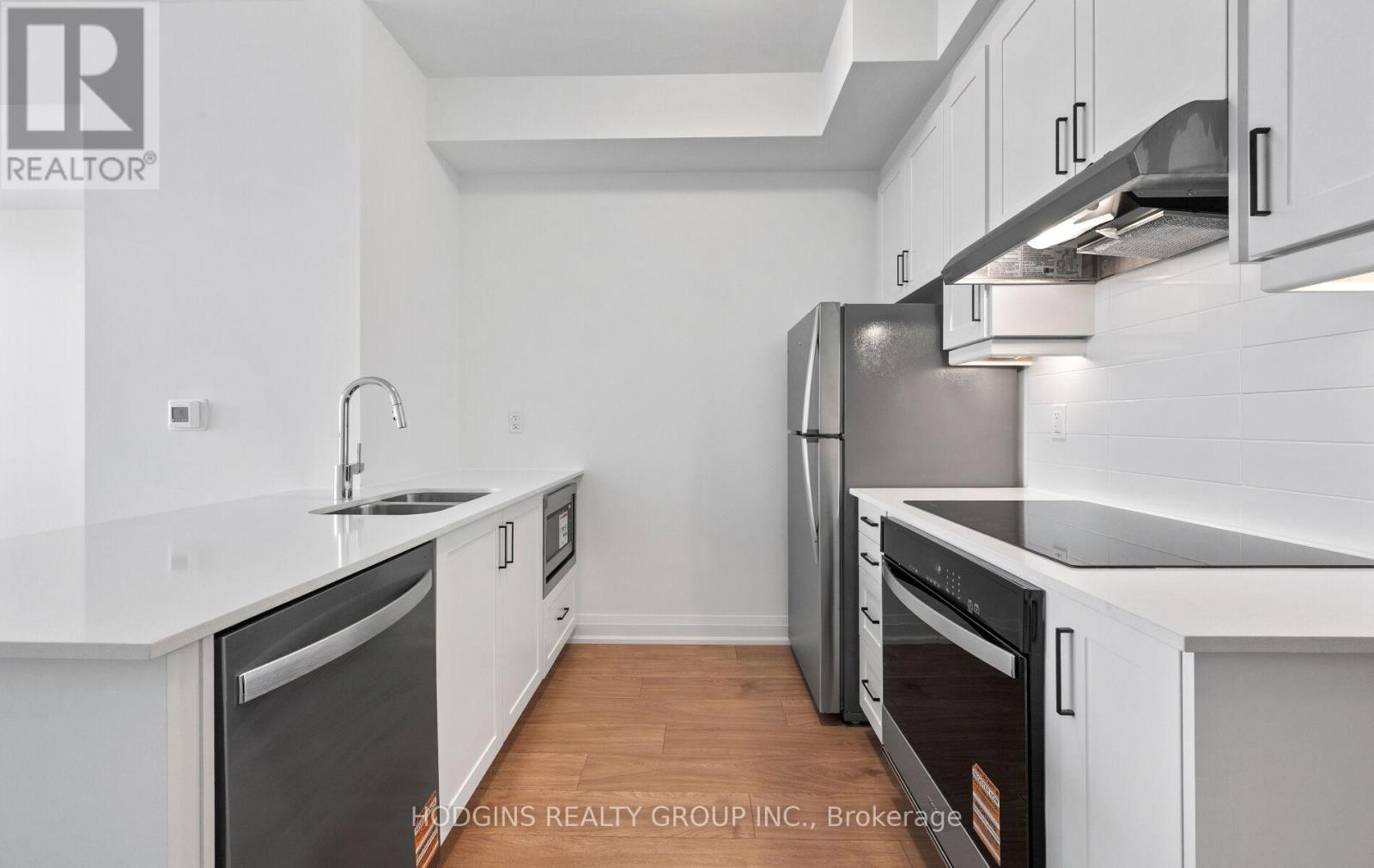 1714 - 1035 Southdown Road, Mississauga (Clarkson), Ontario  L5J 0A2 - Photo 2 - W13762192