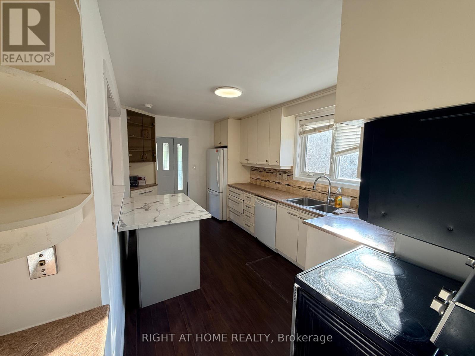 71 Navenby Crescent, Toronto, Ontario  M9L 1B3 - Photo 6 - W13762208