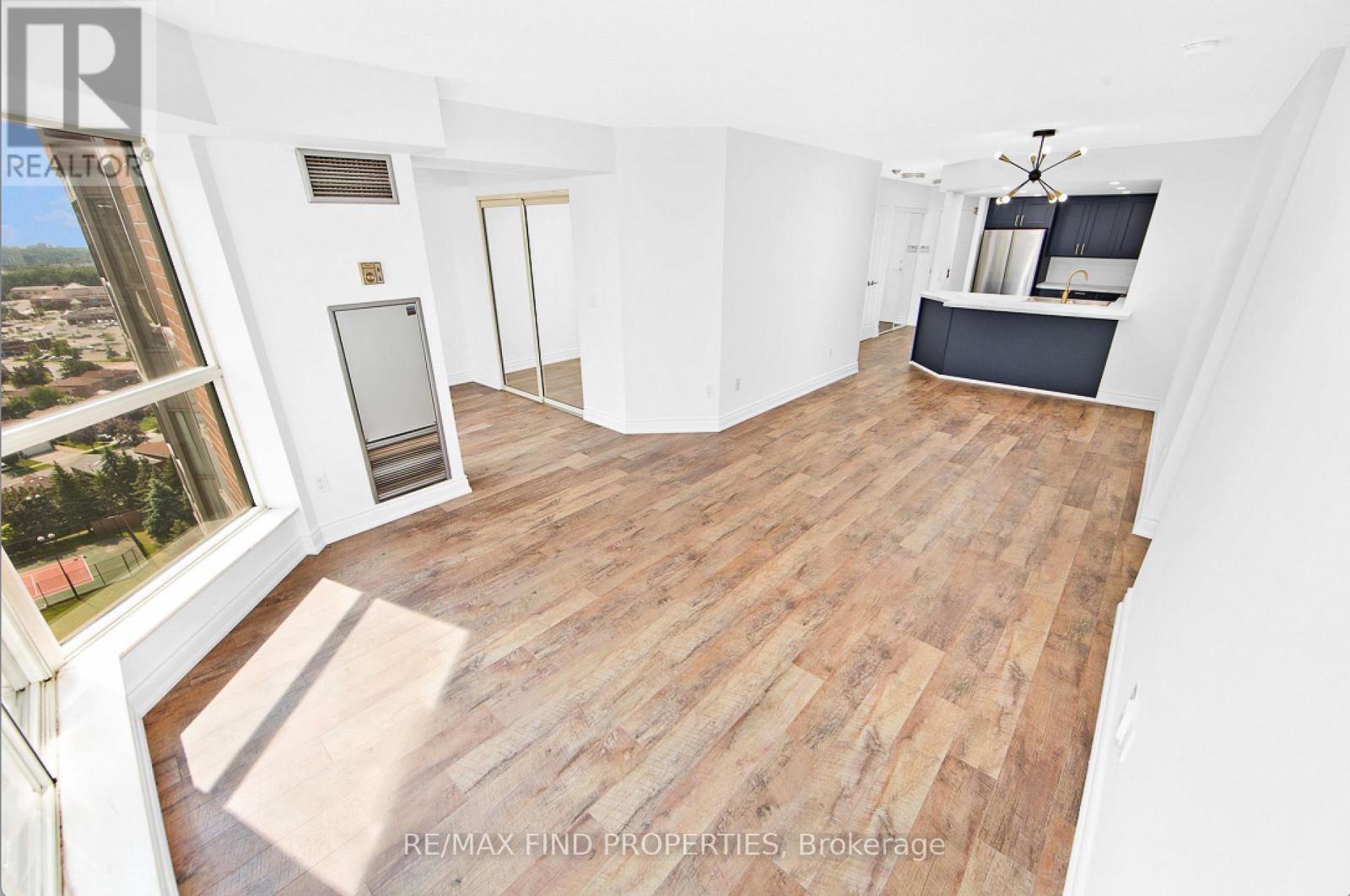 1907 - 335 Webb Drive, Mississauga, Ontario  L5B 4A1 - Photo 2 - W13762240