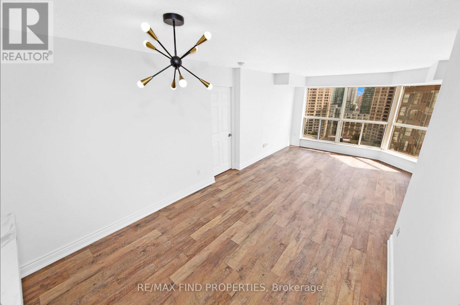 1907 - 335 Webb Drive, Mississauga, Ontario  L5B 4A1 - Photo 3 - W13762240