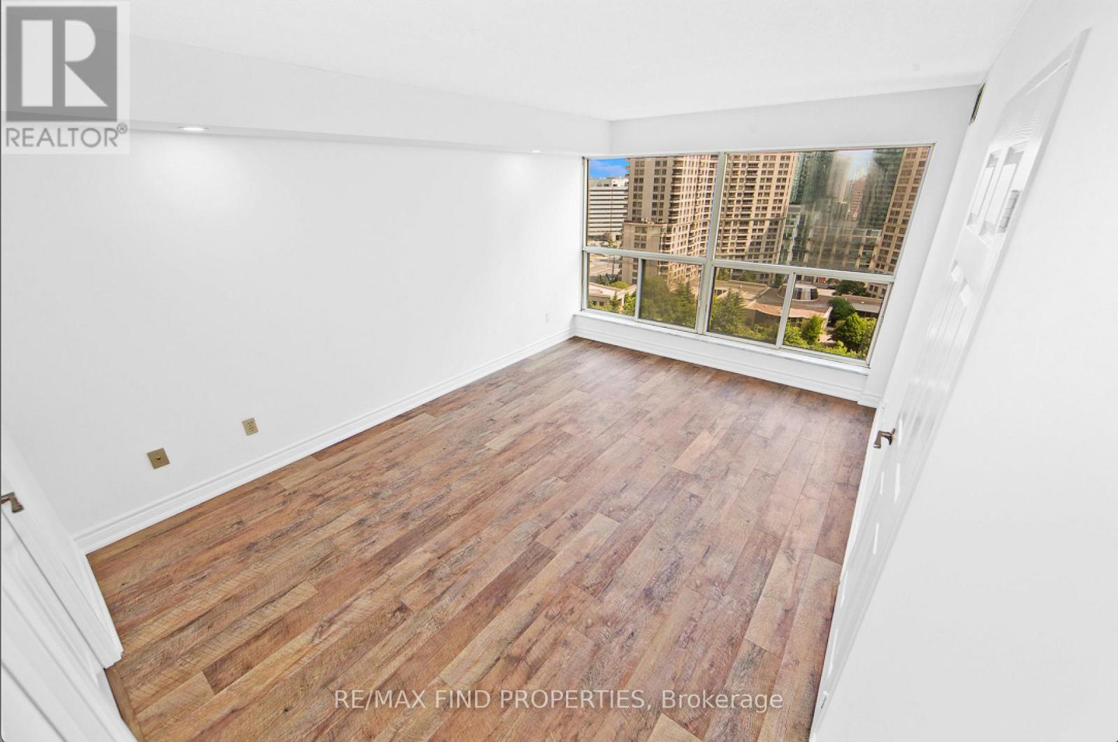 1907 - 335 Webb Drive, Mississauga, Ontario  L5B 4A1 - Photo 5 - W13762240